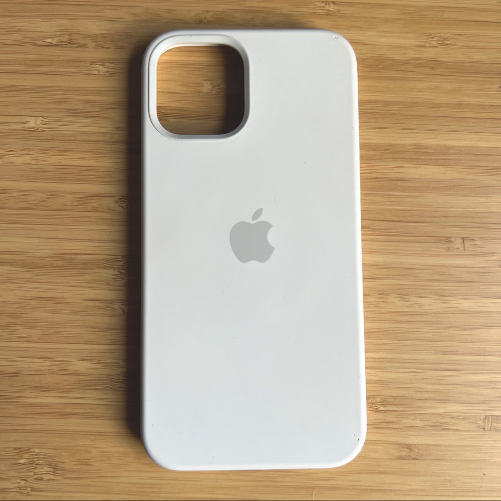 Apple White iPhone 12 12 Pro Silicone Case w/ MagSafe